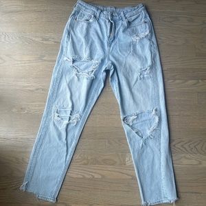 American Eagle Distressed Light Wash Mom Jean Size 4